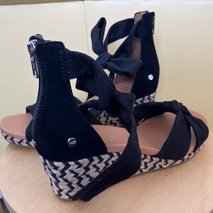 Ugg Women's Espadrille Wedge Sandals, women's size 8.5, black & tan, 2.5" heel